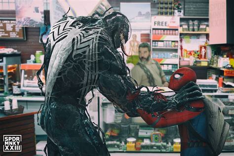 New Venom Fan Art Gives The Sinister Symbiote A Classic Look