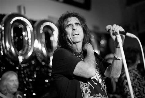 alice cooper sets the stage for detroit stories