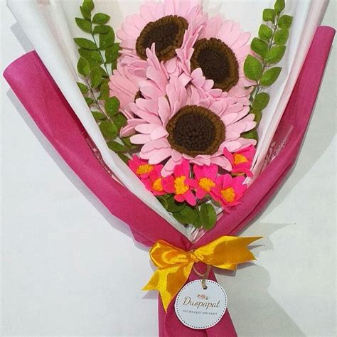 Selain berarti kesetian, makna bunga matahari lainnya adalah gembira dan ceria. 32+ Gambar Bunga Matahari Warna Pink Super Keren ...