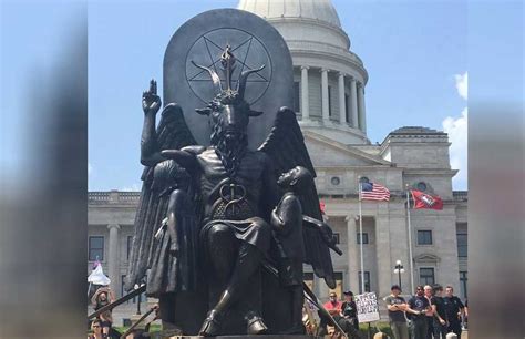 Satanic Temple Unveils Statue Outside Us Government Building