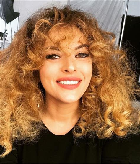 Ezgi mola, cemal can'ın doğum gününü kutladı ve pasta üfledi. Ezgi Mola'dan samimi açıklama: Ailem en büyük sınavım ...