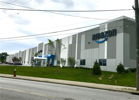 Cleveland Amazon hub building sells for $30.8 million | Crain's