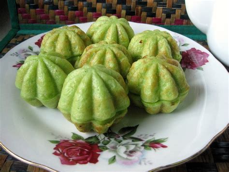 3 cawan santan, sederhana pekat dari anggaran 1/3 biji kelapa; Kuih cara manis - Tips Resep Cara Membuat