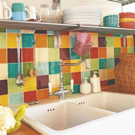 La cocina es un área común que puede lucir increíble si combinas los colores y acabados correctos. Colorful Backsplash Tiles for Kitchens - HomesFeed