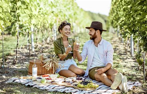 24 Romantic Picnic Ideas For Couples To Have A Good Time