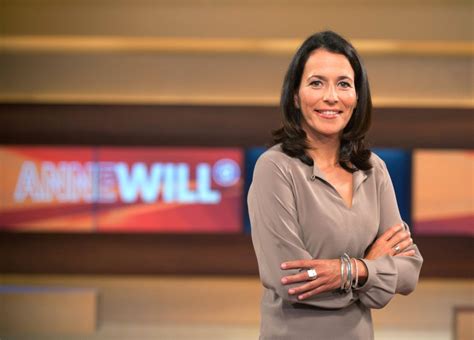 Liebe zuschauer, anne will hat zum wiederholten mal, diesmal komplett eindeutig, gezeigt, wer mit ihrem machtwort bei anne will in der ard setzte sich kanzlerin angela merkel (cdu) an die spitze. Bild zu: Vertragsverlängerung bis 2015: Anne Will bleibt ...