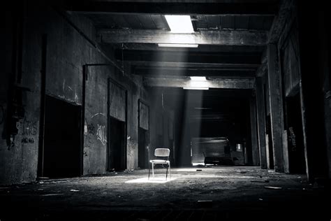 รูปภาพ เบา ดำและขาว กลางคืน บ้าน แสงแดด เก้าอี้ อาคาร ถูกทอด