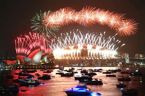 smoky sydney kicks off new year parties with fireworks