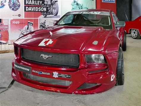 Viel Zu Neu Fürs Museum Ist Der Ford Mustang V12 In Der Retro Car Show
