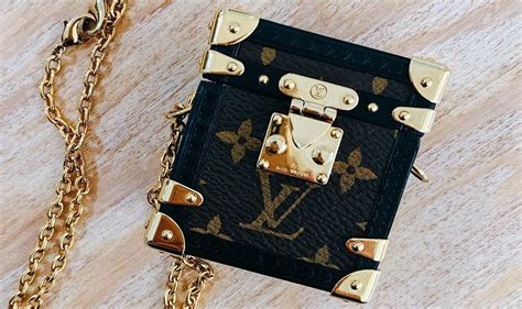Louis vuitton horizon airpods are a bad idea, but justin tse paid $1500 cad and sent me his pair! Shaped as a tiny monogrammed trunk Louis Vuitton has ...