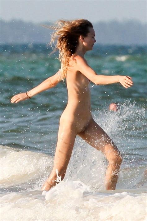 Candice Swanepoel Stuns In Victoria S Secret Lingerie Photoshoot My