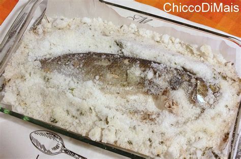 La particolarità che rende il branzino al sale sano e gustoso sta nel metodo di cottura, che permette di cucinare il pesce senza il libro risale ai tempi dell'imperatore tiberio. Spigola o branzino al sale (ricetta light)