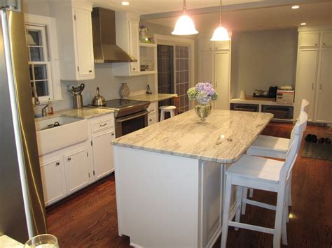 The sophistication of the modern or standard style white kitchen cabinets with granite furnishings will certainly give you comfort you deserve in your home along with give the opportunity for your visitors to additionally really feel the convenience as well as unwinding setting in your residence. White Spring Granite as Interior Material for Futuristic ...