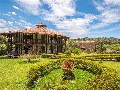Incluye arquitectura de haciendas colombianas y una maloka tipo indígena. Hotel San Agustín Internacional - Maloka Indígena en San ...