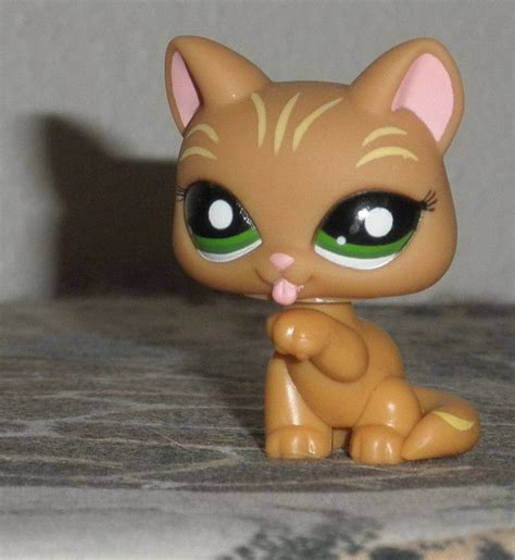 Pin By Kitty Courtney On Lps Cats Lps Cats Cat Sitting Character