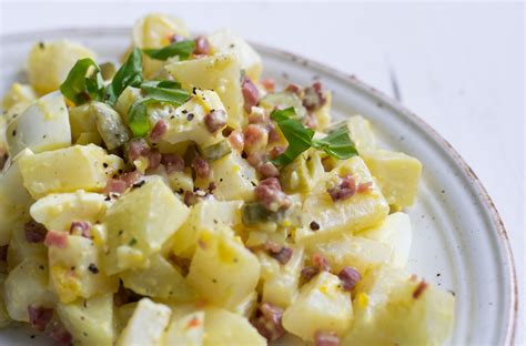 Köstlicher falscher Low Carb Kartoffelsalat mit Speck