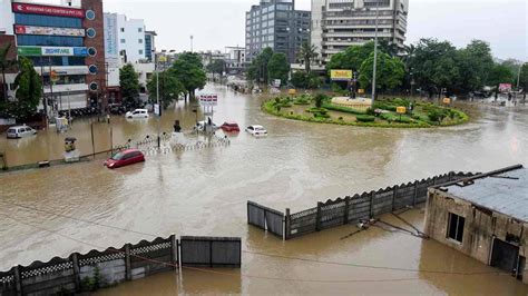 Vadodara Floods Four Dead 5000 Evacuated As Rains Wreak Havoc