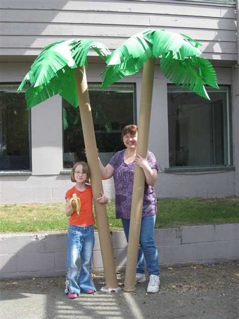 Date palm, which is grown by home gardeners primarily for its decorative fronds (not its fruit), is cultivated as a landscape tree in zones 9 to 11 in the united states. PAK-ART Alaska: VBS Set Decorations