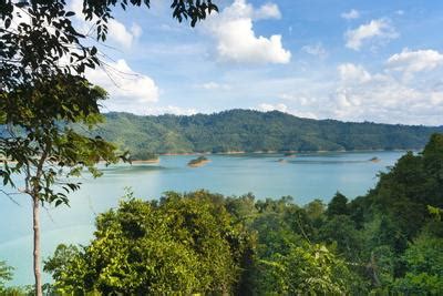 It is located in lubok antu, some 250 kilometers east of kuching. 'Lake Batang Ai, Batang Ai National Park, Sarawak ...