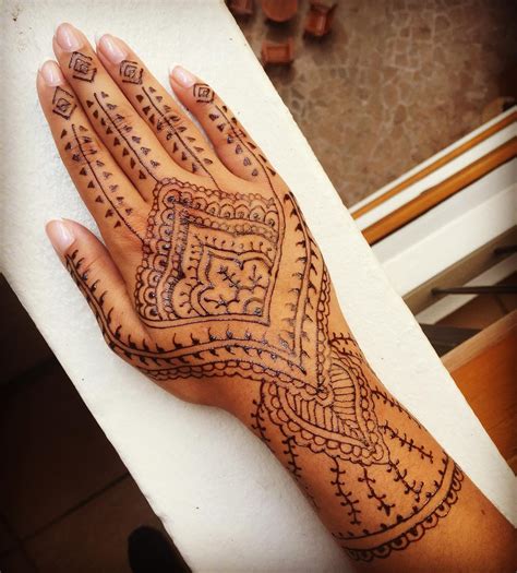 Maybe you would like to learn more about one of these? How Long do Henna Tattoos Last - 75+ Inspirational Designs ...