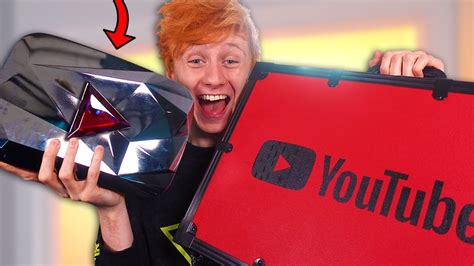 I Got The Youtube Play Button Guinness World Record Youtube Mobile