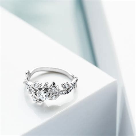 Tunangan raisa dan hamish cincin tunangan ratu elizabeth cincin tunangan ronaldo cincin tunangan tasya kamila cincin tunangan ukir nama cincin tunangan unik emas cincin tunangan polos foto cincin tunangan di jari foto cincin tunangan emas frank n co cincin tunangan harga 1. Download Gambar Cincin Tunangan Di Jari - Koleksi Gambar HD