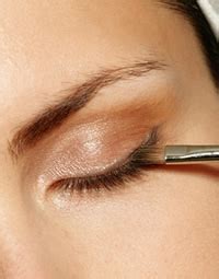 Eye pencils are great because they're cheap and easy to use. How to Apply Pencil Eyeliner | Fashion Gossips