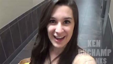 Youtube Esta Cruel Broma En Baño De Mujeres Es Viral Video Redes