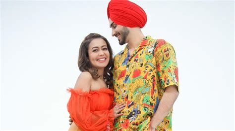 Neha Kakkar Rohanpreet Singh Make A Cute Married Couple In Khad Tainu Main Dassa India Today