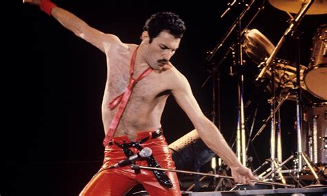 Freddie Mercury Photos A Visual History Of The Iconic Queen Frontman