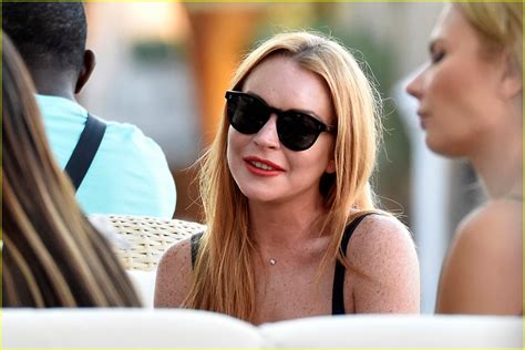 Lindsay Lohan Steps Out After Friend Hofit Golan Denies Pregnancy Rumors Photo 3721361