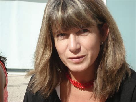 Maybe you would like to learn more about one of these? sinal: À conversa com a professora Marta Pena