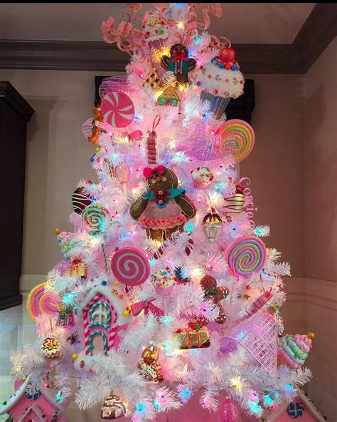 10 Candy Theme Christmas Tree