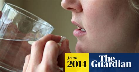Just A Spoonful Of Water Doctors Find Best Method For Swallowing Pills