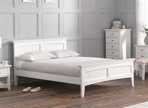 All 2x6 boards are used, making this a quick project that will cost less than $50. white wooden bed frame | White bed frame, White wooden bed ...