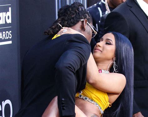 Dlisted One Month After Filing For Divorce Cardi B Kissed Offset At