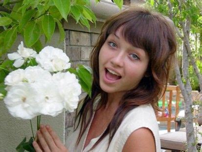 The photo of nikki is left behind like a light. Nicole Catsouras 'Nikki' Lost Control of Porsche, Hits Toll Booth Gory Pictures - Section 72