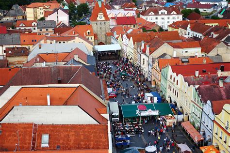 Jun 07, 2021 · v centru domažlic pod zahradou chodského hradu odhalili v neděli nový památník osvobození. Mladina - Plzeňský lidový soubor