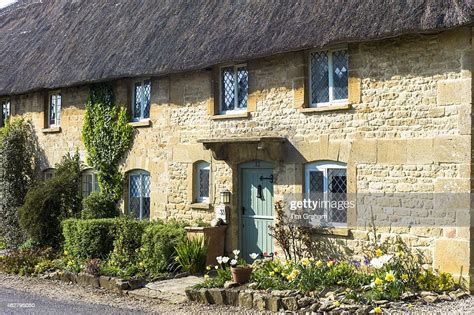 Charming Pretty Thatched Cottage With Thatching Leaded Light Windows