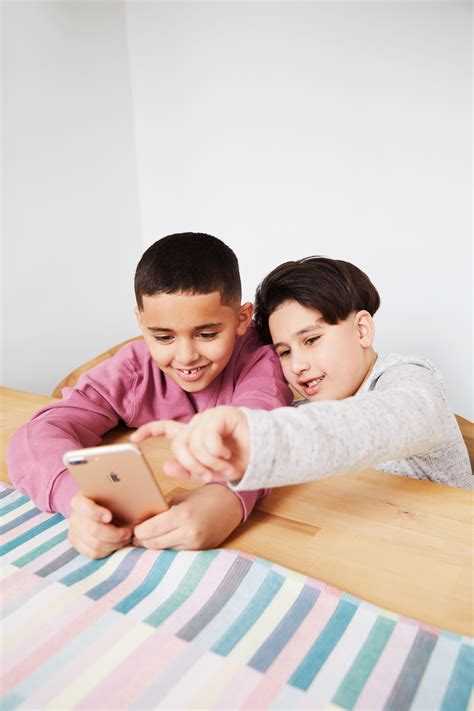 5 Ways to Keep Your Kids Safe Online | Keeping kids safe, Kids safe, Kids