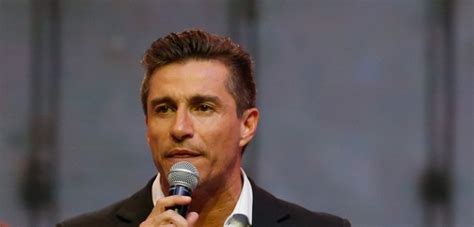 Fernando Solabarrieta bromea con sus canas al estrenar ...