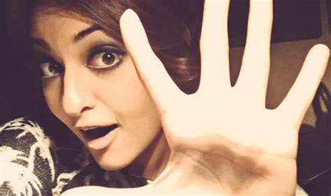 Sonakshi Sinha Celebrates 5 Million Followers On Twitter With Selfie