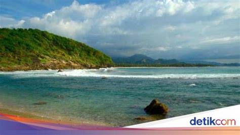 Daerah istimewa aceh memiliki banyak pantai dan pulau berpemandangan indah yang menunggu dijamah wisatawan dalam dan luar negeri. Pantai 'Rahasia' nan Indah di Aceh