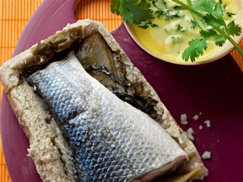 Bar en croûte de sel facile découvrez les recettes de Cuisine Actuelle