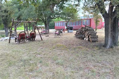 Old place cabins is a place to relax and unwind from daily life. Fishing Cabin in Bridgeport, Texas | Fishing Getaways