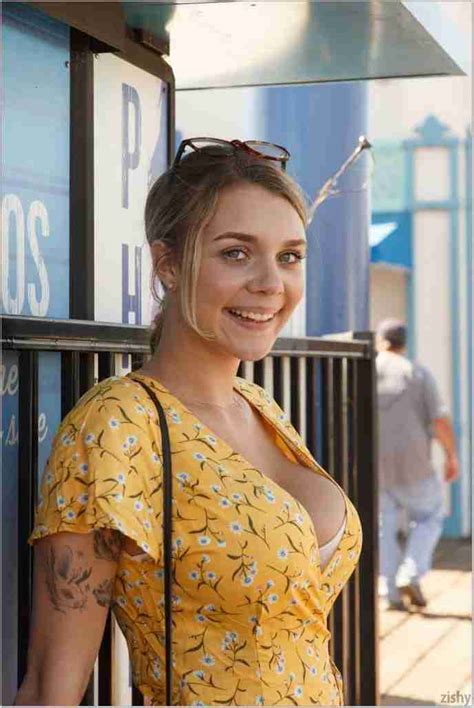 Gabbie Carter Height And Body Measurements