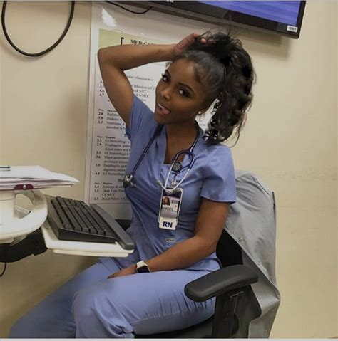 Pin By Carl O Deejay Piratininga On Beleza Feminina Beautiful Nurse Beautiful Black Women