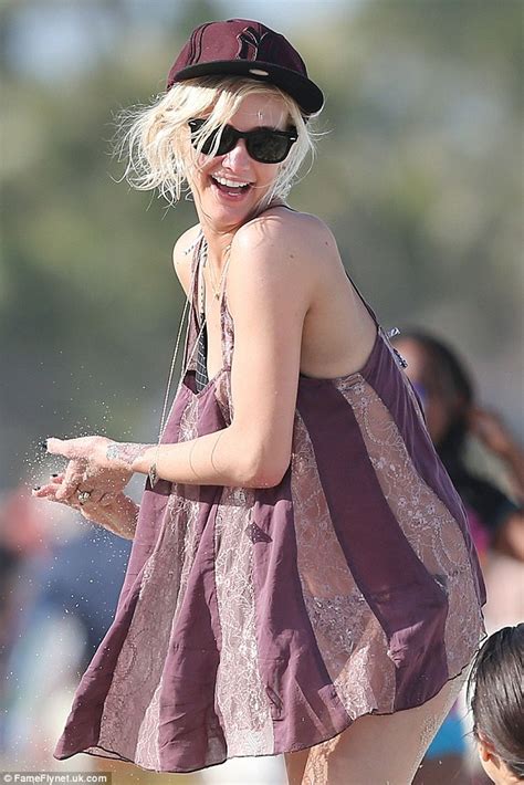 Ashlee Simpson Displays Her Super Skinny Frame On The Beach With Son