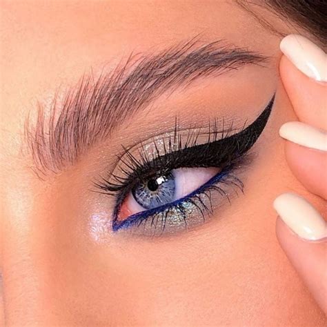 Ways To Use A Blue Eyeliner To Enhance Your Eyes To The Fullest