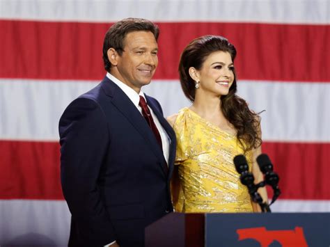 Ron Desantis Wife Casey Is Throwing Fashion Hints That Her Husband Is Going To Challenge Donald